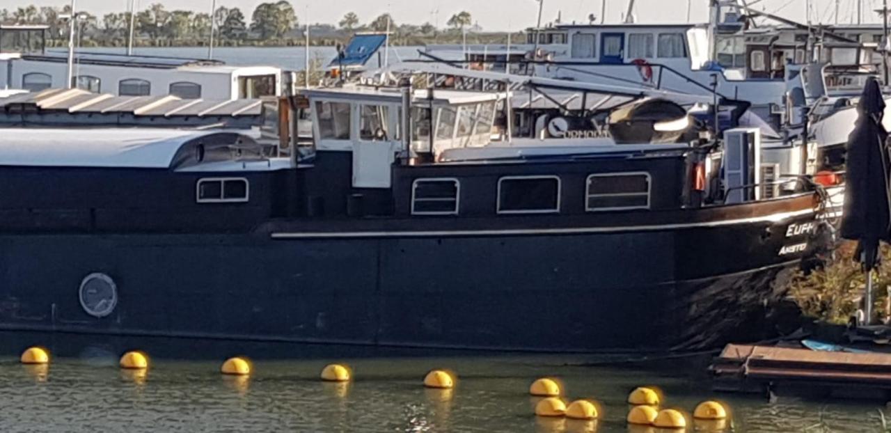 ホテル Euphrate Houseboat アムステルダム エクステリア 写真